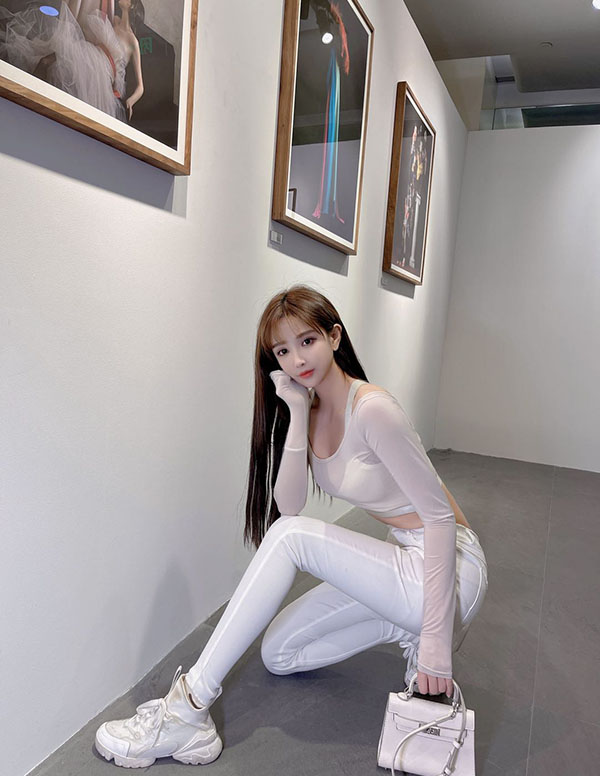 温哥华外围女经纪人